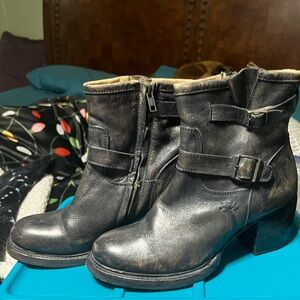 EUC Bedstu boots in size 9.5, color black distressed